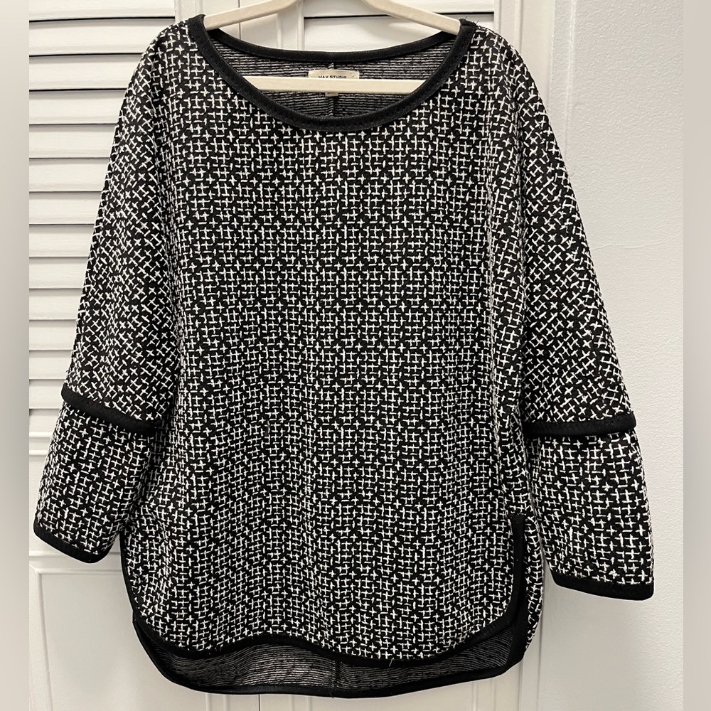 Max Studio black and white high-low knit tunic pullover